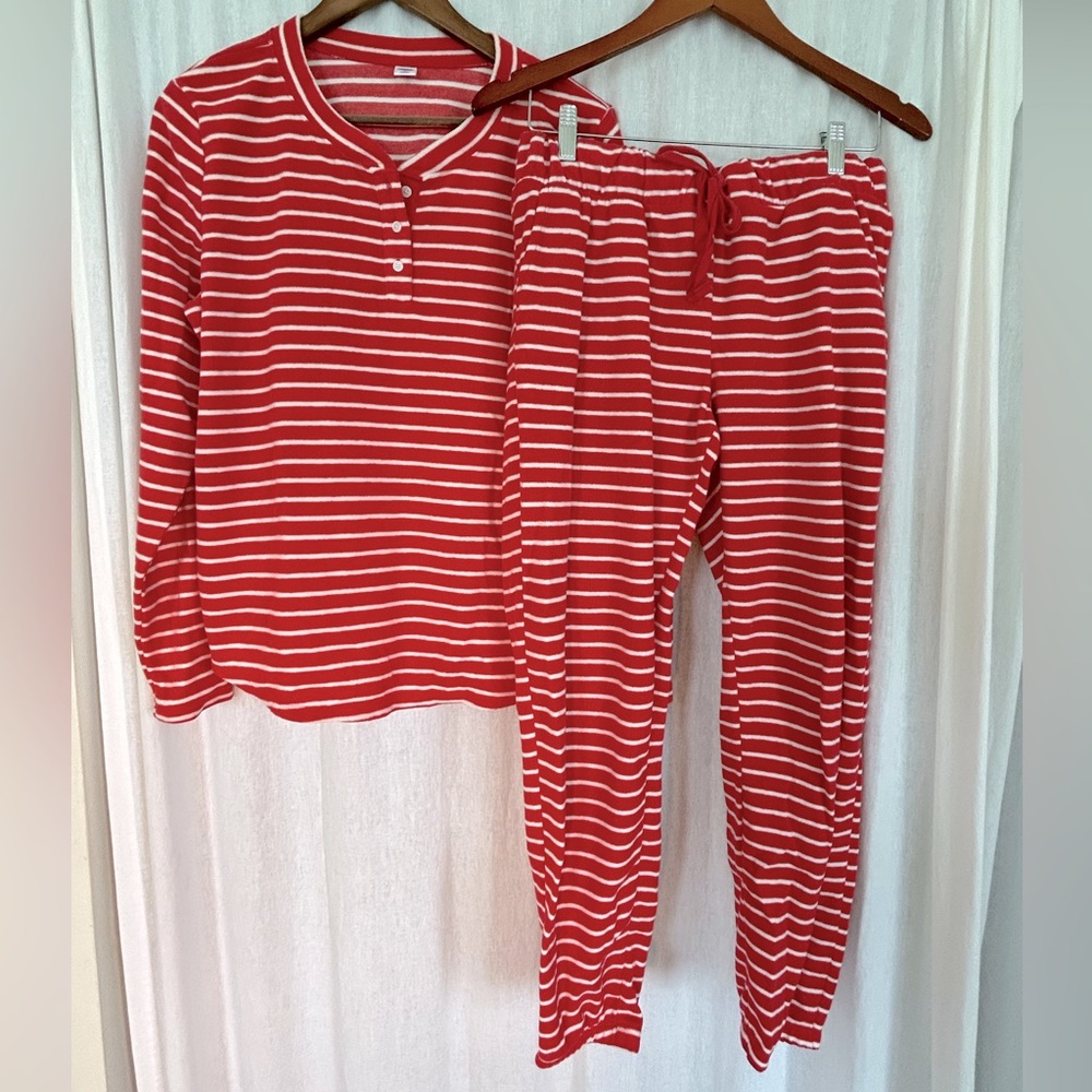 Old Navy fleece PJ set. Size M.